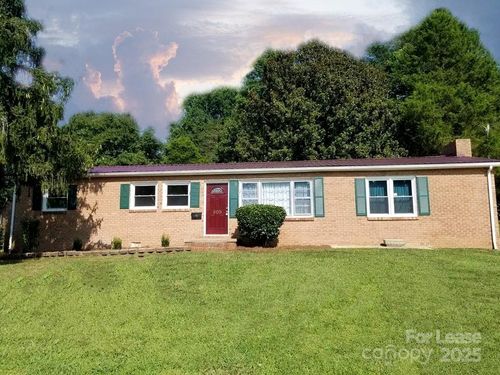 809 S Caldwell Ave, Newton, NC, 28658-2522 | Card Image