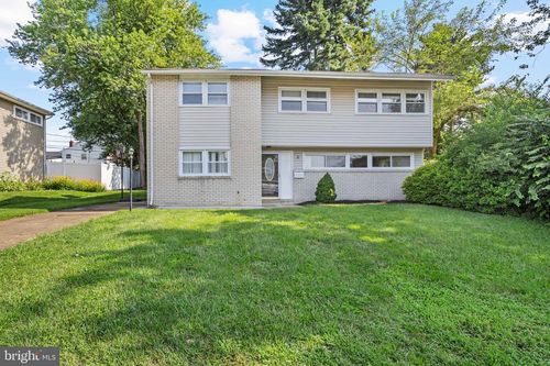 8 N Avon Dr, CLAYMONT, DE, 19703-1502 | Card Image