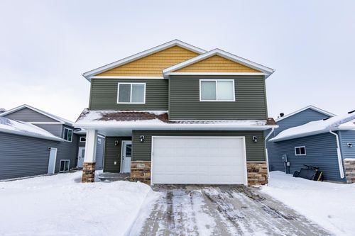 2750 10th Street W, West Fargo, ND, 58078 | Card Image