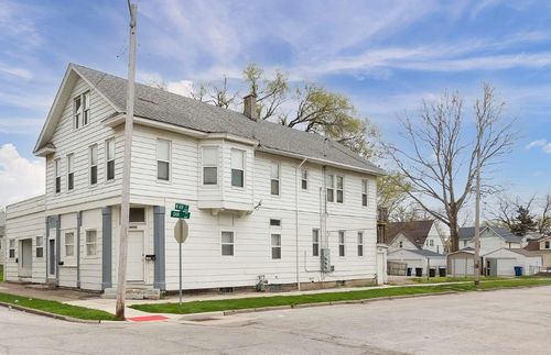 2047 W 6th St, Davenport, IA, 52802-1051 | Card Image