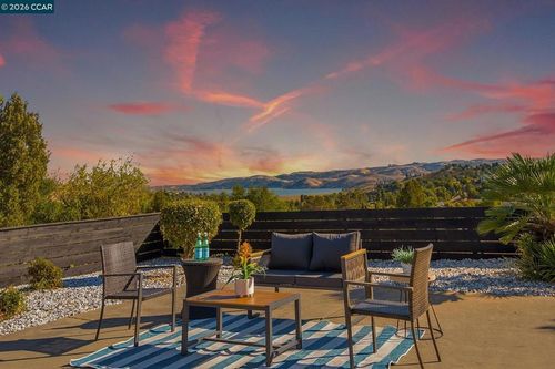 223 Barcelona St, Vallejo, CA, 94591 | Card Image