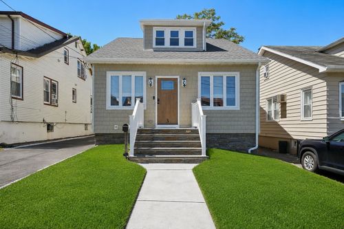3 Raydol Ave, Secaucus, NJ, 07094-3212 | Card Image