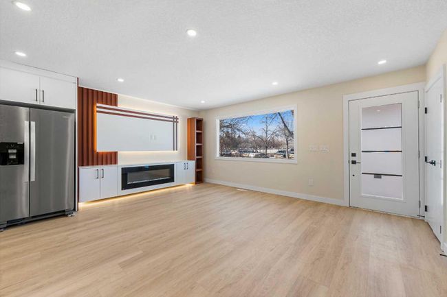 351 94 Avenue Se, Home with 5 bedrooms, 3 bathrooms and 3 parking in Calgary AB | Image 2