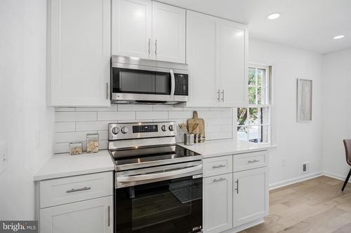 2111 N Lincoln St, ARLINGTON, VA, 22207-3832 | Card Image