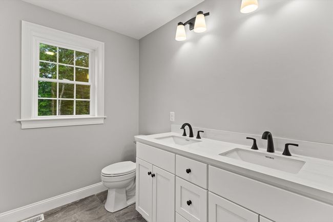 10 Leonard St, House other with 4 bedrooms, 3 bathrooms and 6 parking in Lakeville MA | Image 27