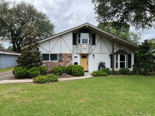 2306 4th St, Port Neches, TX, 77651-3916 | Card Image