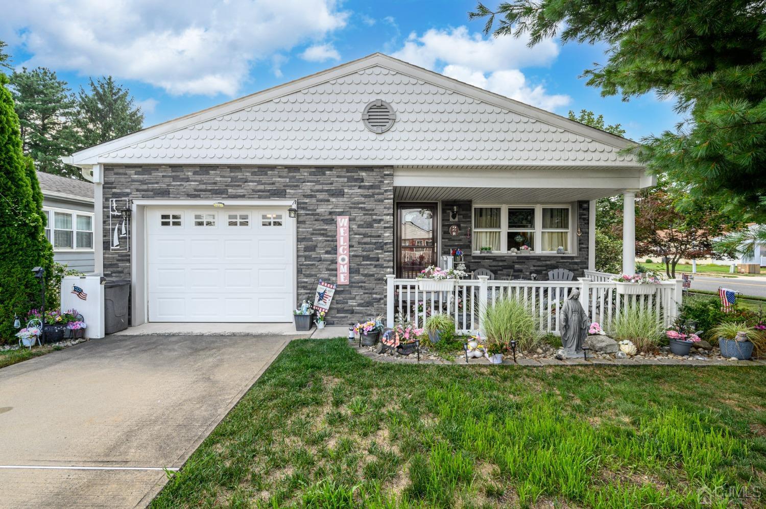 Canterbury Ln, Toms River, NJ 08757