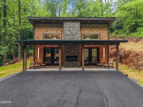 16-2036 Ridge Rd, Pigeon Forge, TN, 37863-7141 | Card Image