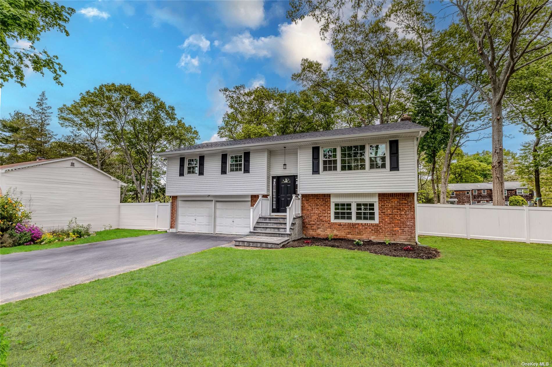 Midwood Ave, Nesconset, NY 11767