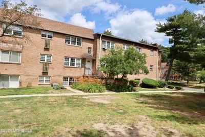 127 - 127 College Drive, Condo with 2 bedrooms, 1 bathrooms and 1 parking in Edison NJ | Image 2