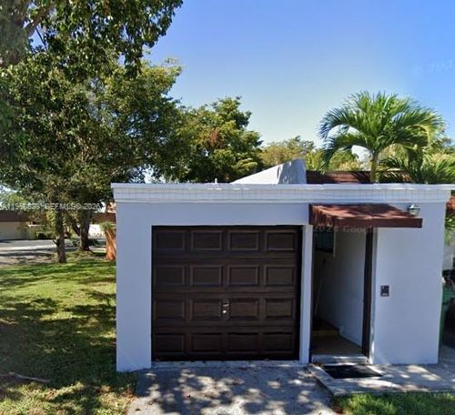 18915 W Lake Dr, Hialeah, FL, 33015-2234 | Card Image