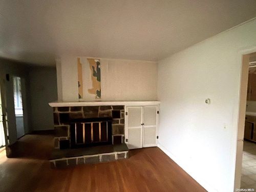 18250 County Road 48, Cutchogue, NY, 11935-1042 | Card Image