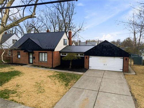 262 E 324th St, Willowick, OH, 44095-3242 | Card Image