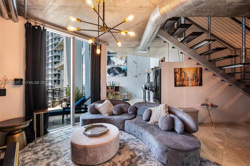 phi26-690 Sw 1st Ct, MIAMI, FL, 33130-2991 | Card Image