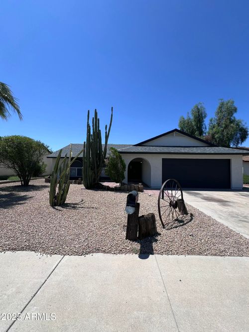 8133 W Mclellan Rd, Glendale, AZ, 85303-3212 | Card Image