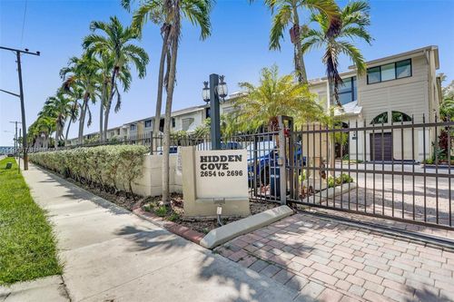 2676 Ne 135th St, North Miami, FL, 33181-3517 | Card Image