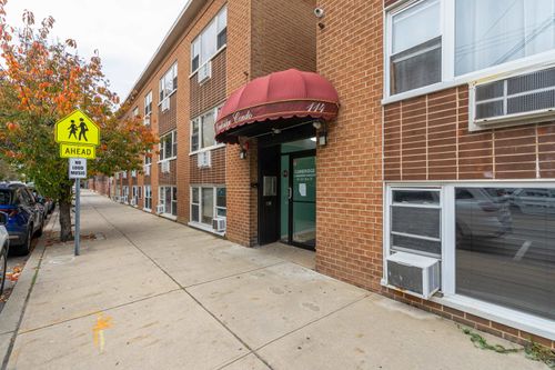 apt-2d-120 32nd St, Union City, NJ, 07087-5827 | Card Image