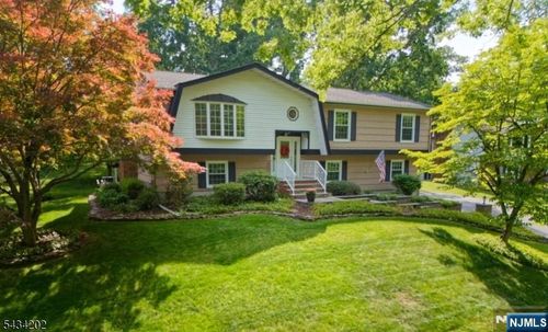 8 Edward Cir, Montville, NJ, 07045-9709 | Card Image