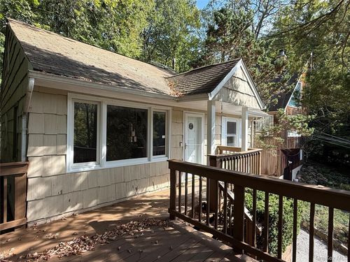 19 Cotswold Dr, Centerport, NY, 11721-1737 | Card Image