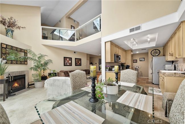 APT-326 - 13331 Moorpark St, Condo with 2 bedrooms, 2 bathrooms and 2 parking in Sherman Oaks CA | Image 13