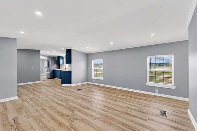 Unfurnished living room. | Image 15