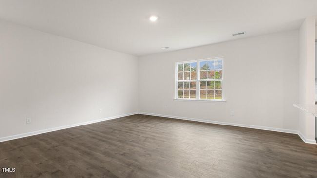 Living and Dining Area | Image 7