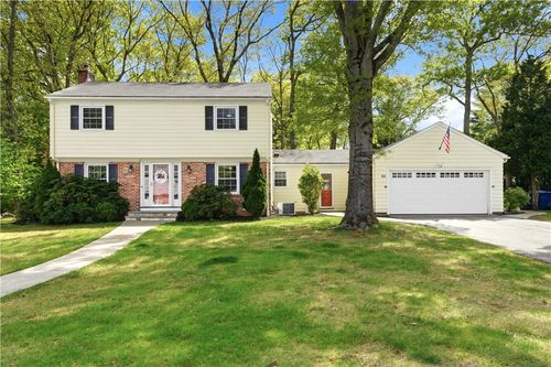 66 Maplewood Dr, East Greenwich, RI, 02818-2520 | Card Image