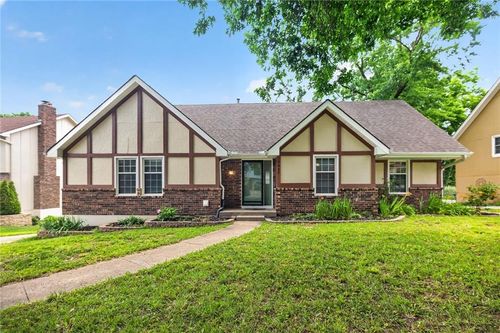 7417 N Park Ave, Gladstone, MO, 64118-2355 | Card Image