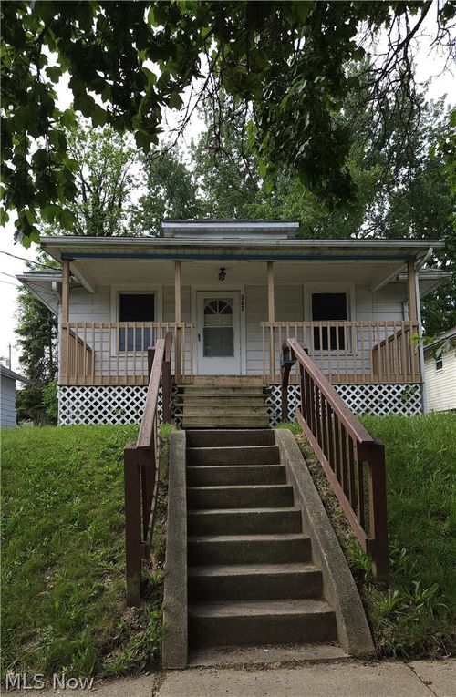 578 Plum St, Akron, OH, 44305-1828 | Card Image