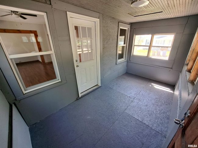 1417 S 8 Th St, House other with 2 bedrooms, 2 bathrooms and null parking in Clinton IA | Image 5