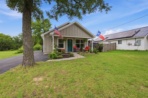 216 E Clay St, Bowie, TX, 76230-5533 | Card Image