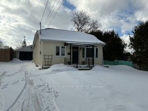 19 Windsor Dr, Stouffville, ON, L4A2Y6 | Card Image