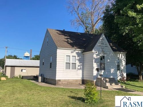 108 7th Ave Ne, Sleepy Eye, MN, 56085-1632 | Card Image