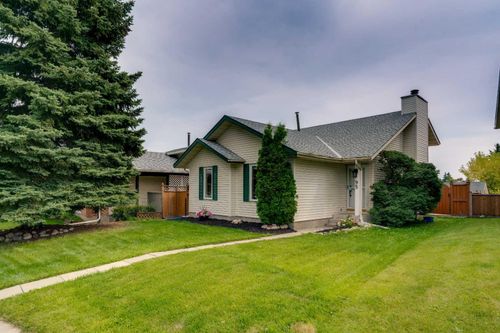 95 Shawglen Rise Sw, Calgary, AB, T2Y1Z2 | Card Image