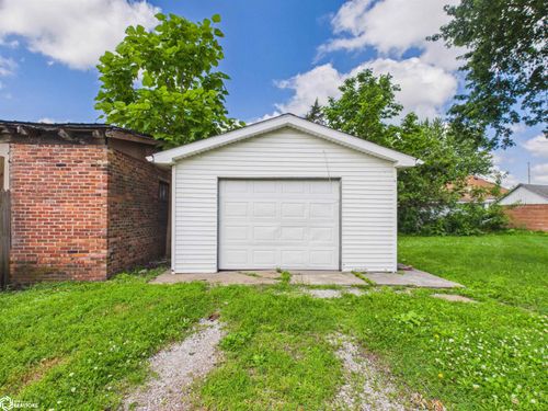 209 S 10th St, Albia, IA, 52531-2242 | Card Image