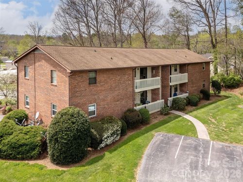 apt-4-103 Oakwood Pl, Hendersonville, NC, 28792-9597 | Card Image