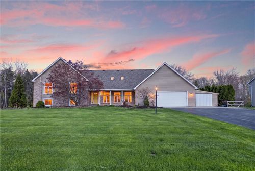 7 Winding Country Ln, Spencerport, NY, 14559-1601 | Card Image