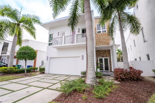 8340 Nw 33rd Ter, Doral, FL, 33122-1996 | Card Image