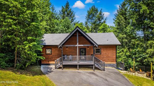 2710 Owls Cove Way, Sevierville, TN, 37862-7967 | Card Image