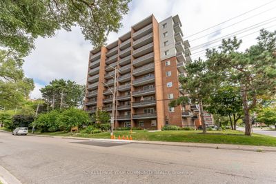 704 - 15 Elizabeth St N, Condo with 3 bedrooms, 2 bathrooms and 1 parking in Mississauga ON | Image 2