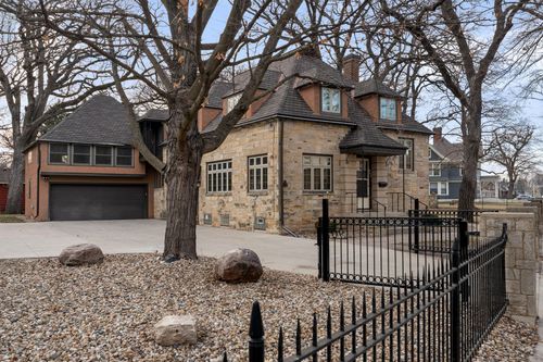 907 1st Dr Nw, Austin, MN, 55912-2939 | Card Image