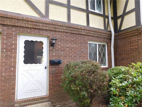 14-9-8180 Deepwood Blvd, Mentor, OH, 44060-9204 | Card Image