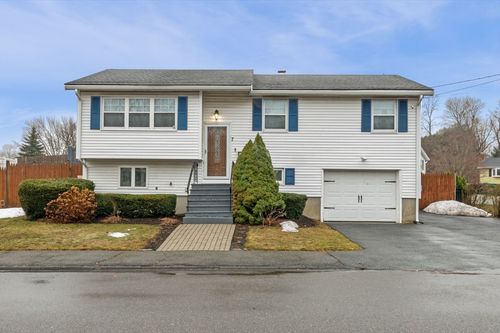 7 Gables Cir, Salem, MA, 01970 | Card Image