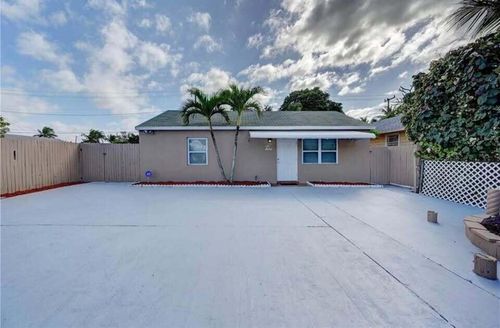 952 30th Street, West Palm Beach, FL, 33407 | Card Image