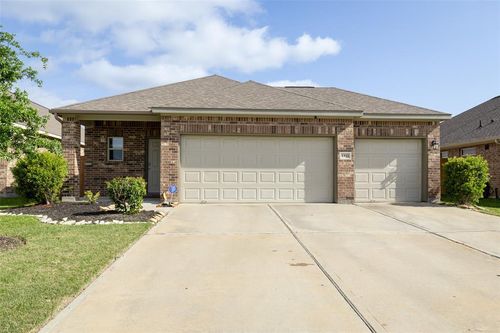 1333 Red Hills Dr, Rosharon, TX, 77583-3484 | Card Image