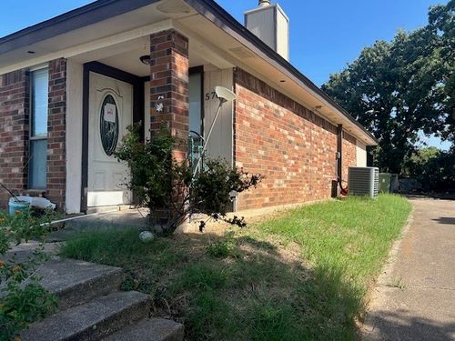 5709 Ranchogrande Dr, Arlington, TX, 76017-2033 | Card Image