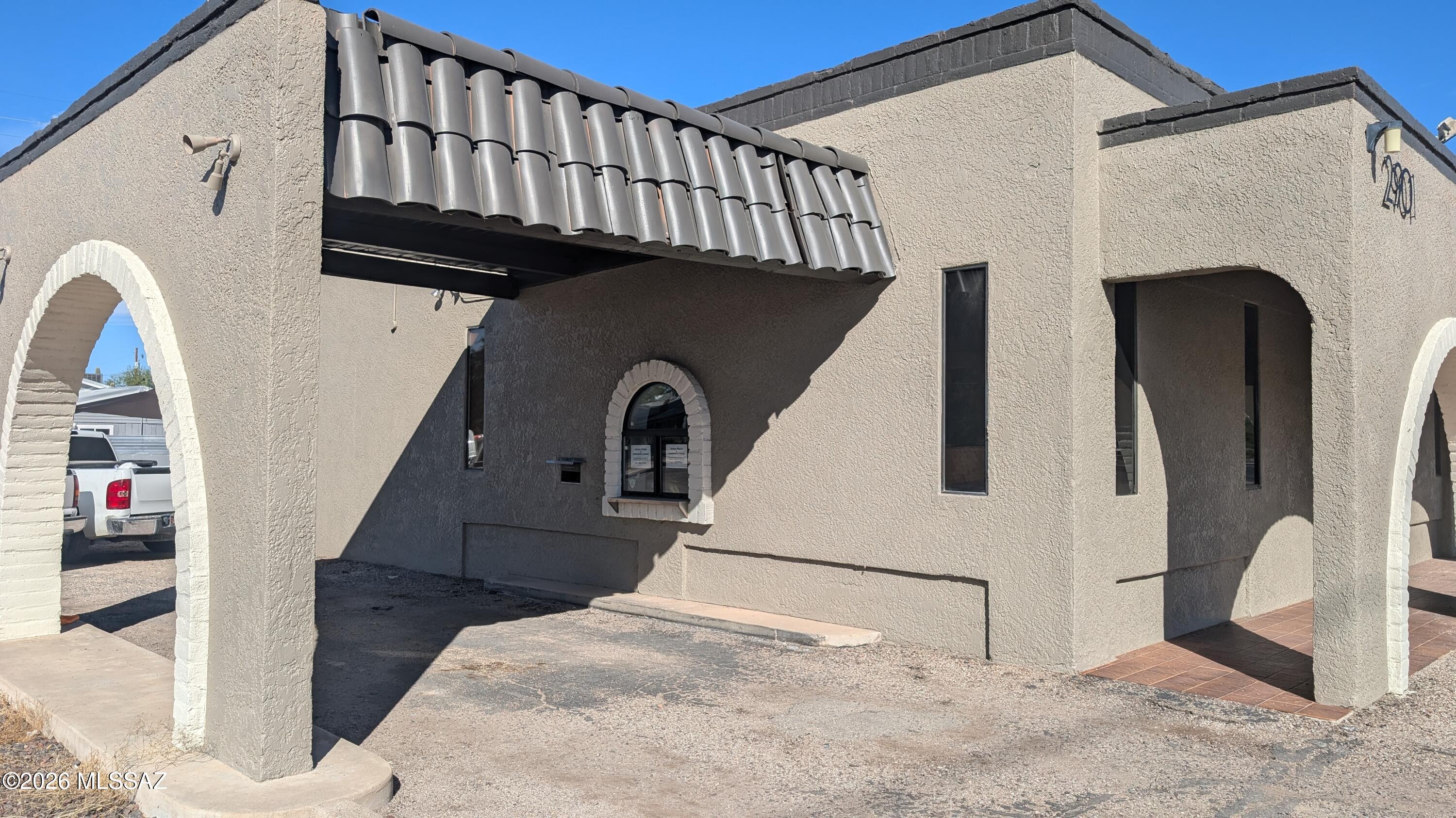 Commercial Lease in Tucson 2