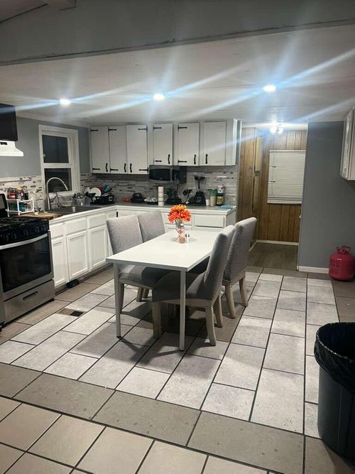 2 Fay St, Clarkston, MI, 48346-4110 | Card Image