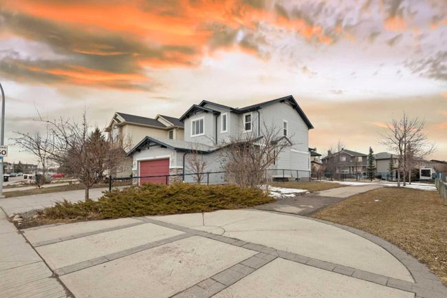 1260 Everridge Drive Sw, Home with 5 bedrooms, 3 bathrooms and 5 parking in Calgary AB | Image 2