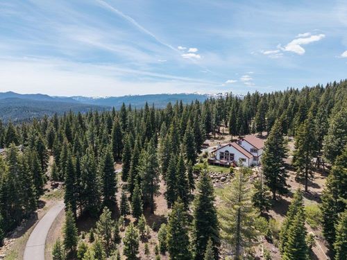 10983 Beacon Road, Truckee, CA, 96161 | Card Image